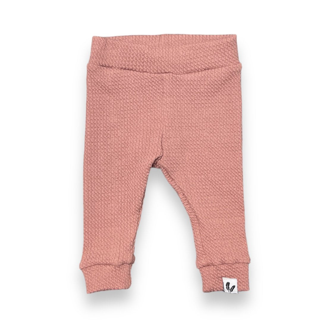 Newborn broekje cable clay pink