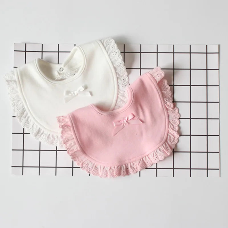 Baby Slabbetje – Katoen met Kant & Strik | Prinsessenstijl, Absorberend