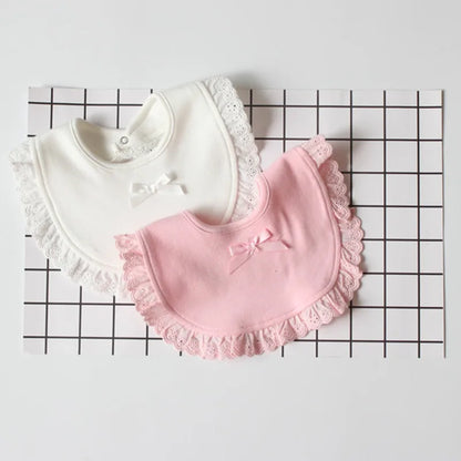 Baby Slabbetje – Katoen met Kant & Strik | Prinsessenstijl, Absorberend
